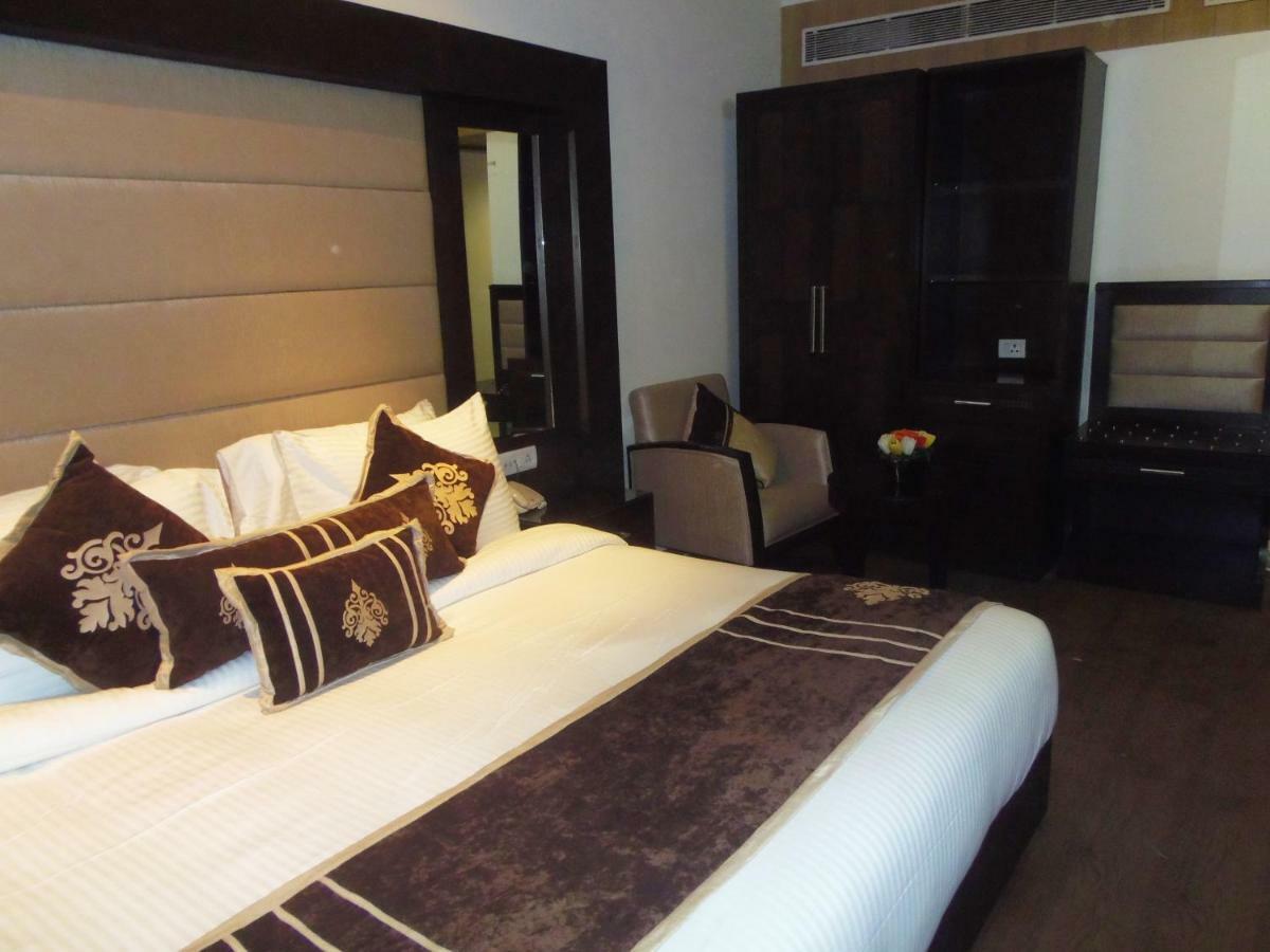 Bluemont Beacon Hotel New Delhi Gurgaon Extérieur photo