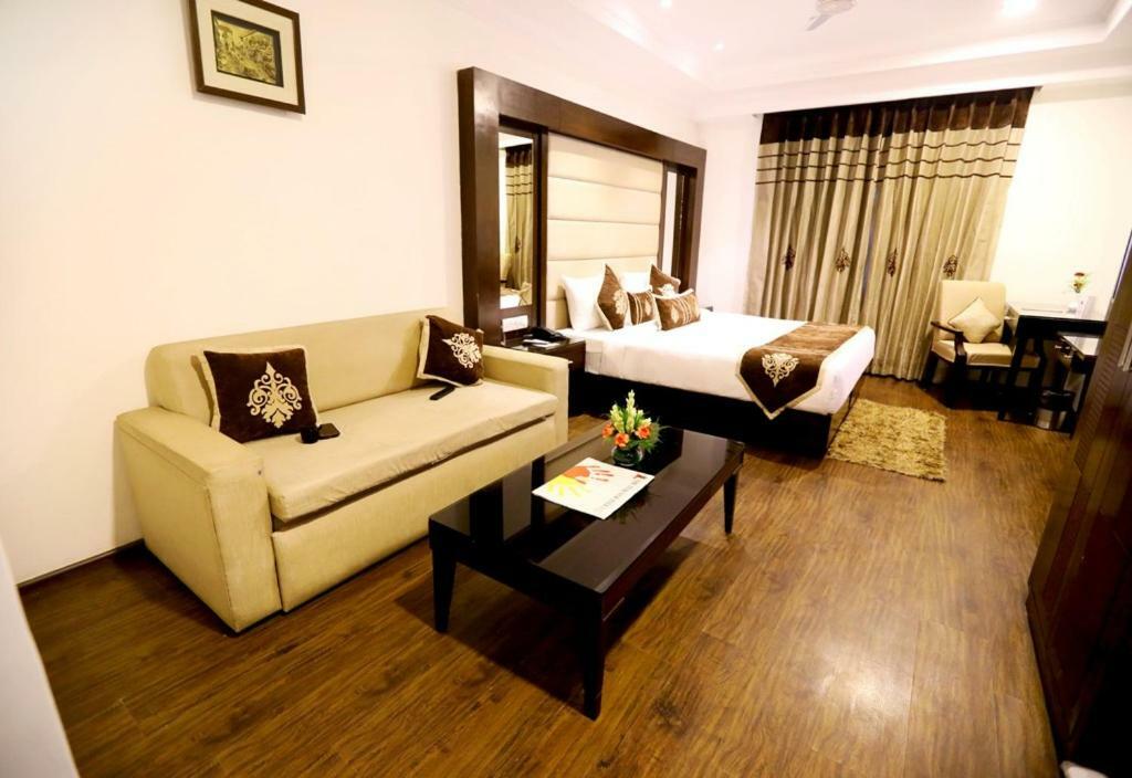 Bluemont Beacon Hotel New Delhi Gurgaon Extérieur photo